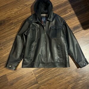 Men’s large whispering smith faux leather jacket, with interior zipper.